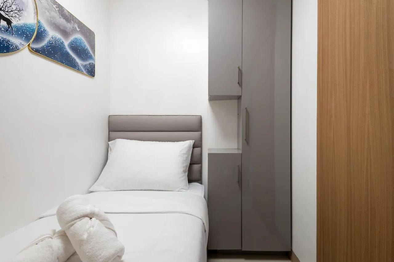 Lush Residences Makati Makati City 4*,
