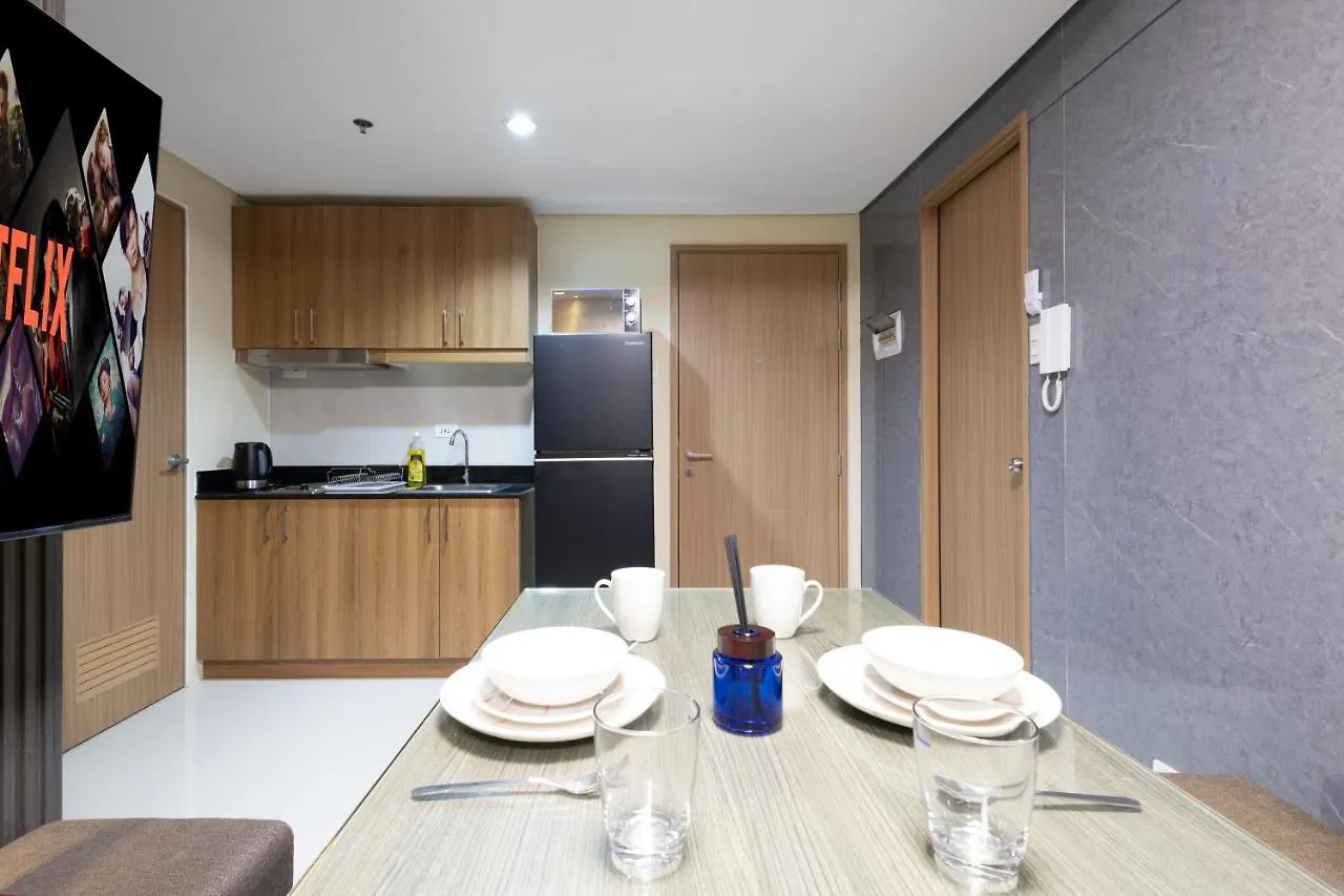 Aparthotel Lush Residences Makati Makati City
