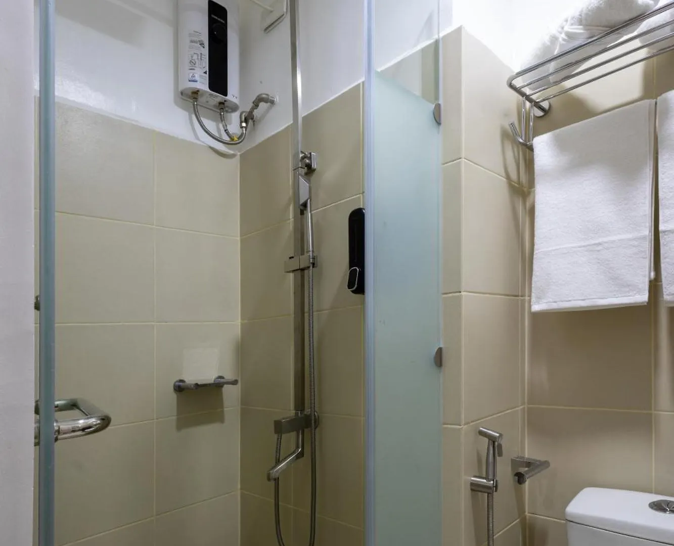 Aparthotel Lush Residences Makati Makati City