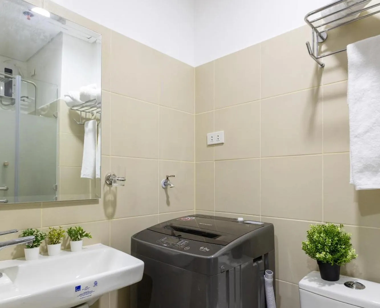 Lush Residences Makati Makati City Aparthotel