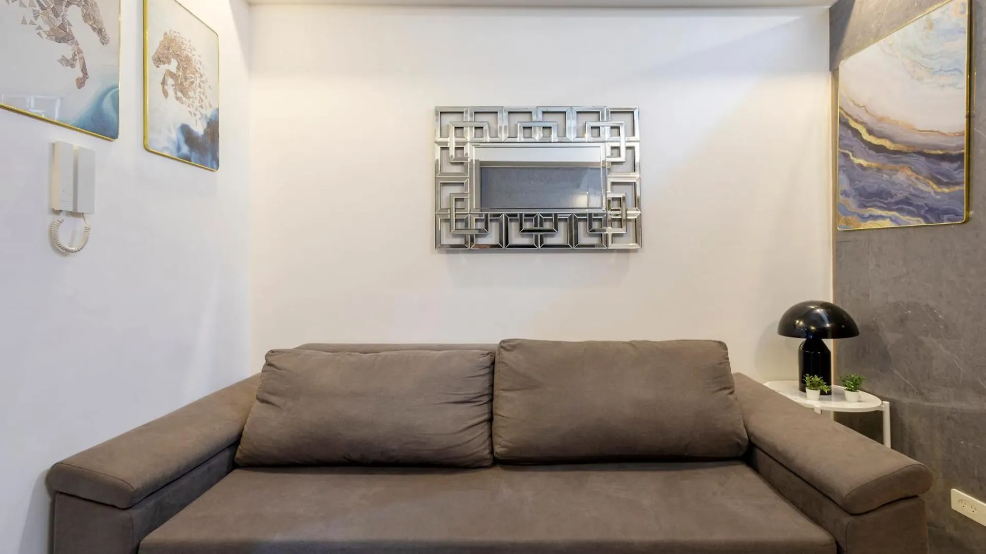 Aparthotel Lush Residences Makati Makati City